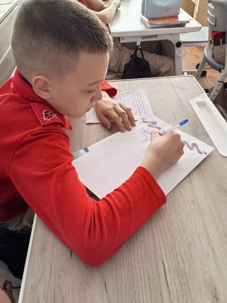 Письма, согревающие сердца. ✉️🇷🇺  В преддверии Дня Победы ученики нашего юнармейского класса подгото