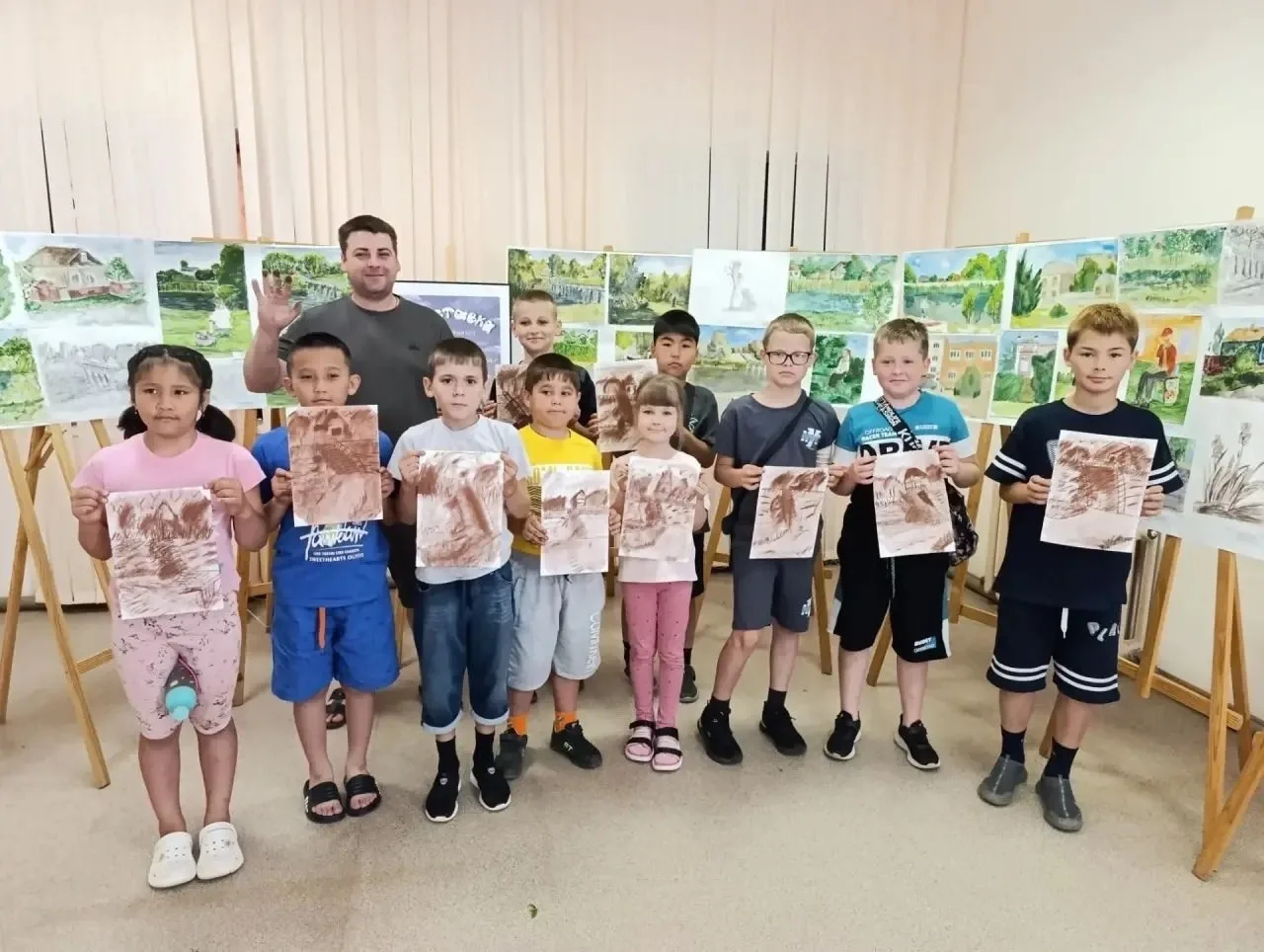 🎨 16 июня преподаватели Краснокутской детской художественной школы имени Г.Д. Криворучко провели ма