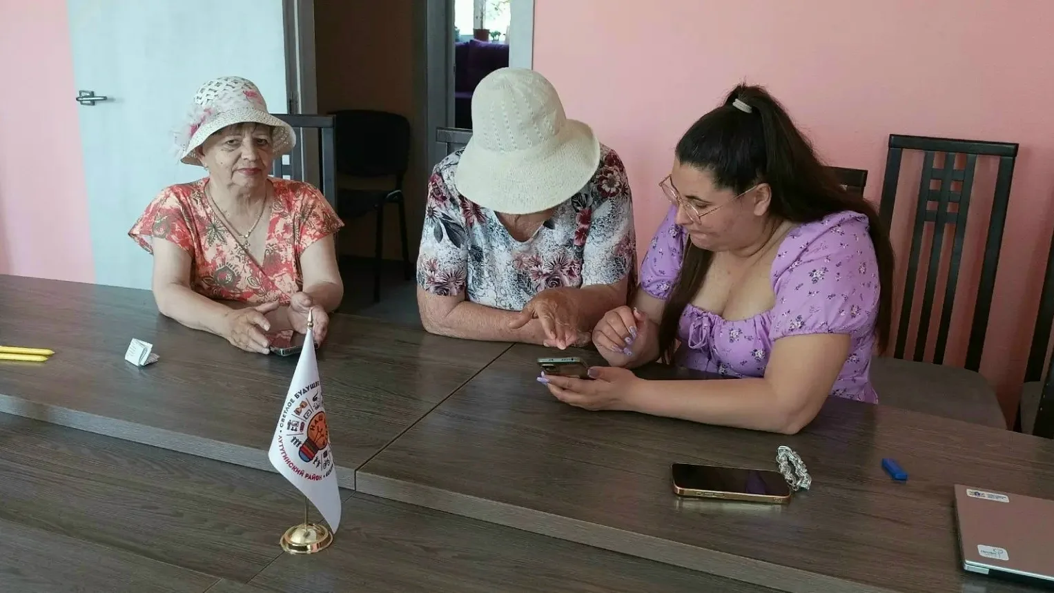📱Слушатели Университета третьего возраста осваивают смартфоны и мессенджеры 
 
Слушатели Университе