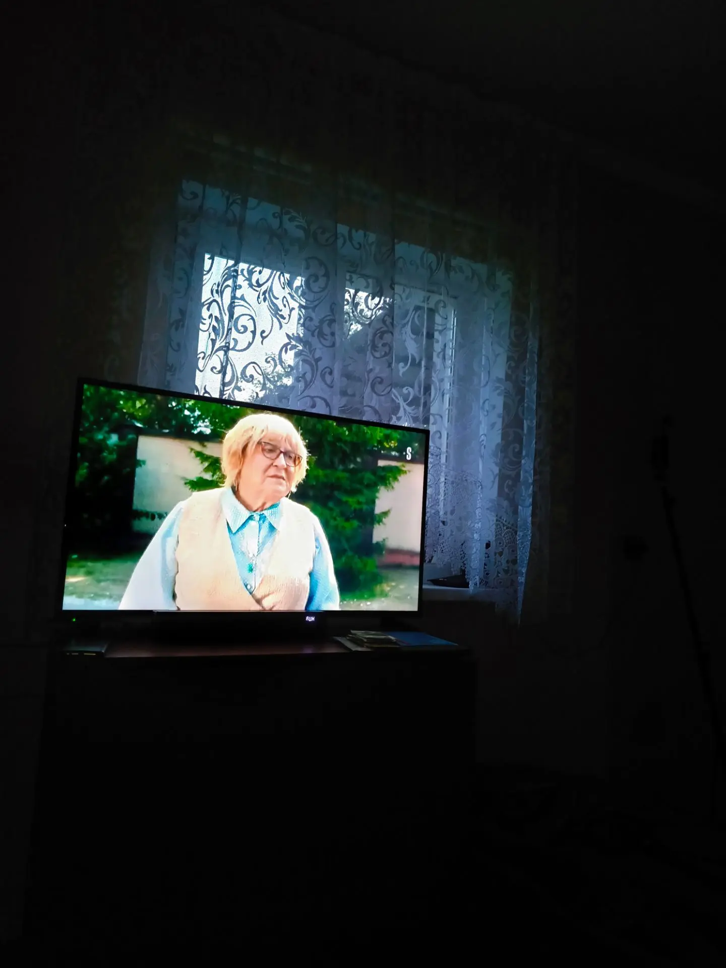А я залипла на сериальчике со Стояновым
