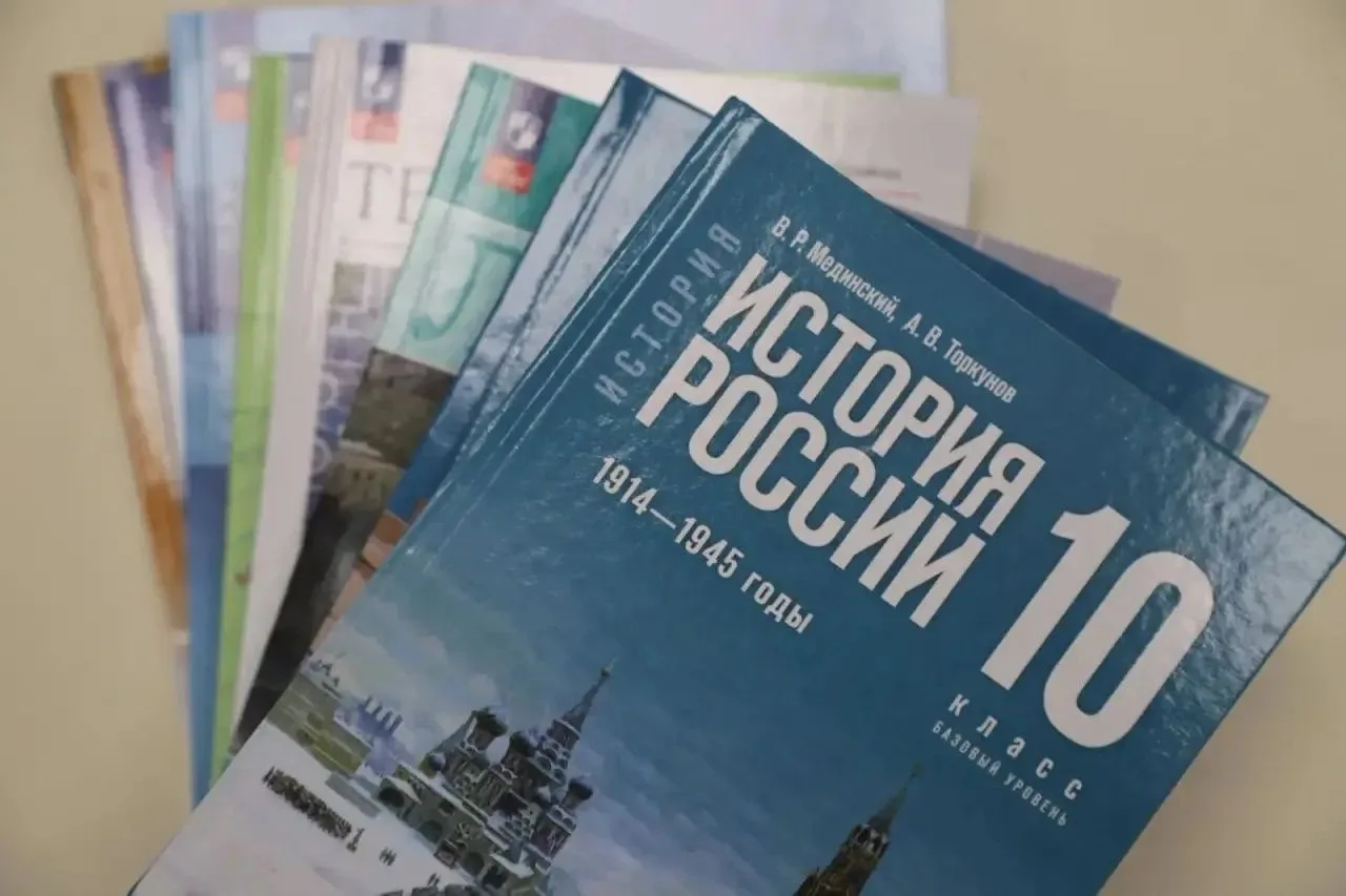 📚С первого сентября школьники будут изучать предметы по новым государственным учебникам