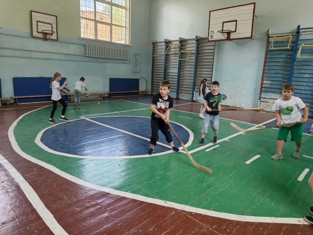 17 июня
Пришкольная площадка
Спорт и игры с друзьями — рецепт идеального дня! Движение, смех, поддер
