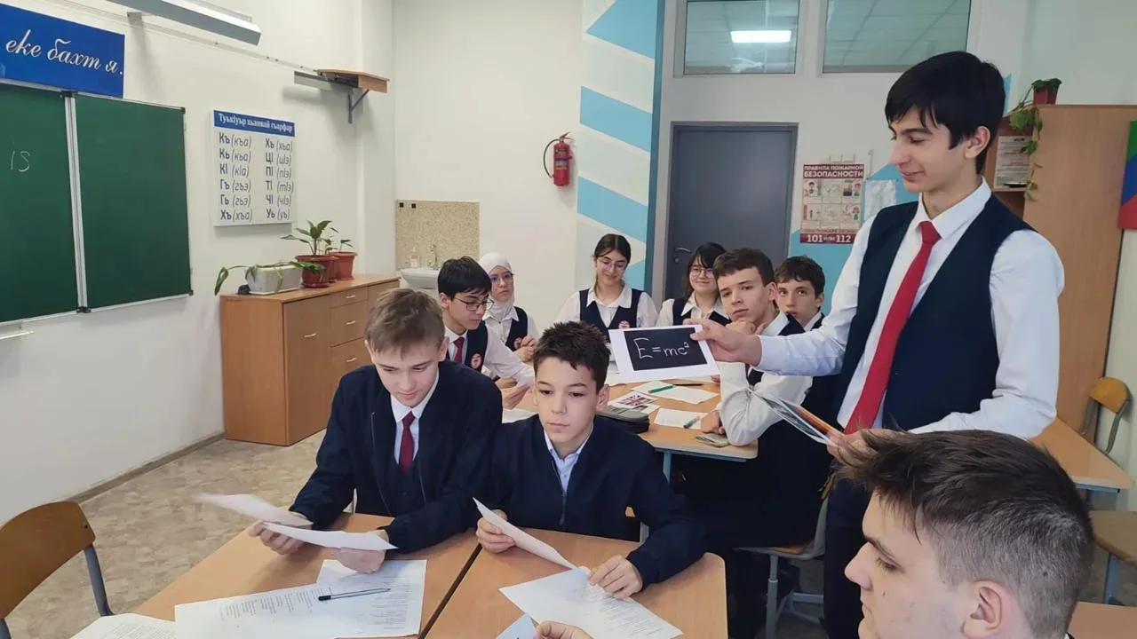 🧠✨ На мероприятии «Knowledge is power» («Знание — сила») дети узнали, как информация помогает решать