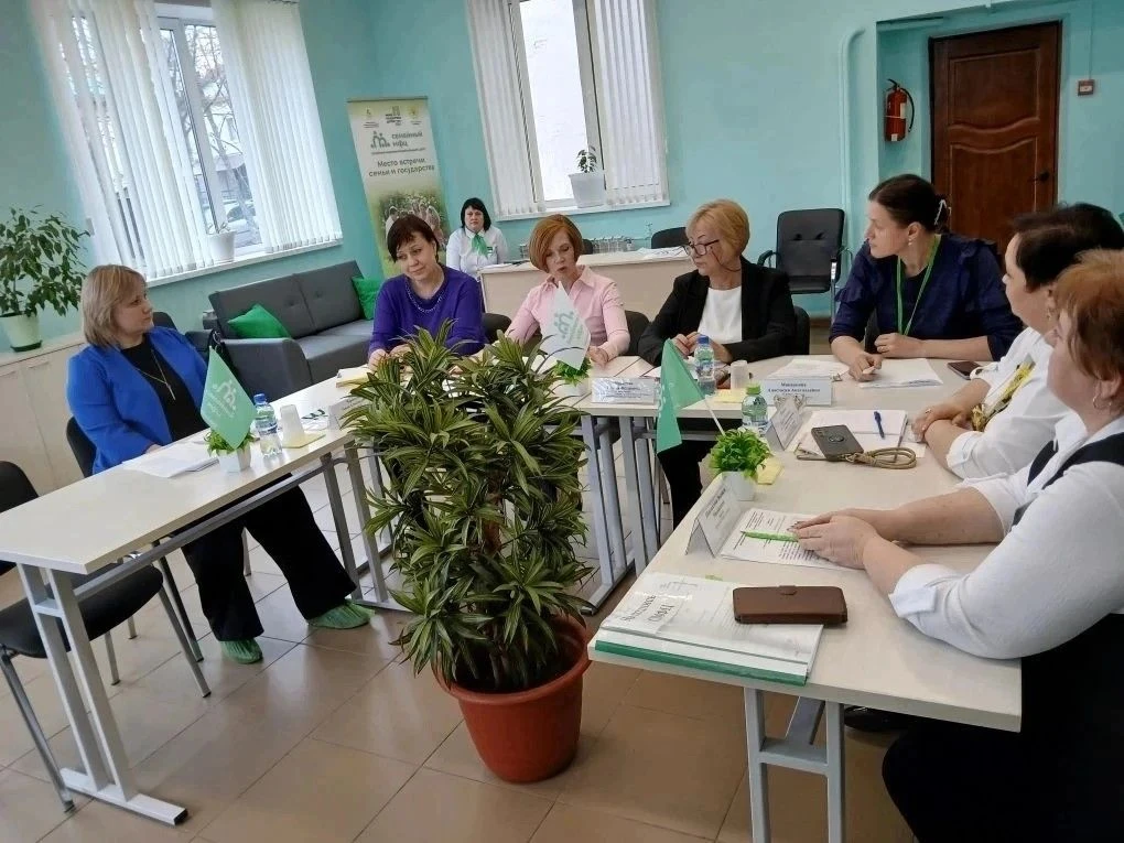 💭Десногорские психологи обсудили снижение экзаменационной тревожности у школьников   ✅На базе семейн