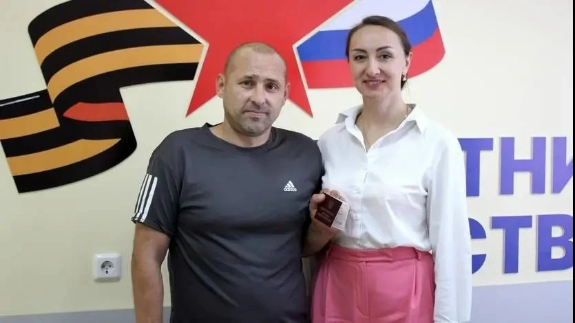 🪖 В Орле бойцу ЧВК «Вагнер» вручили удостоверение ветерана боевых действий

В Орле одному из бойцов