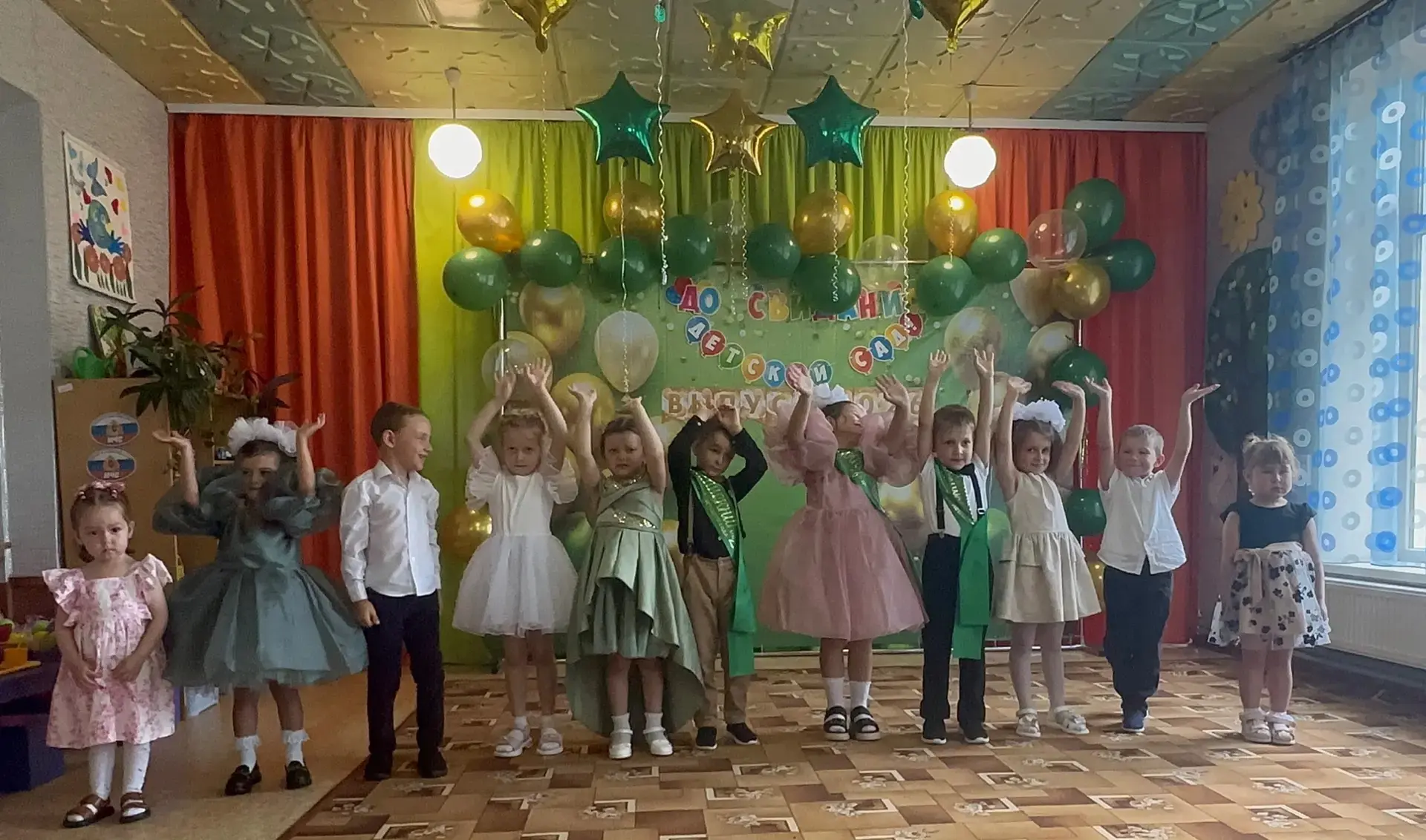 Выпускной в детском саду: прощание с детством и шаг в будущее! ✨

16 июня в ГБДОУ ЛНР " Ясли - сад 5
