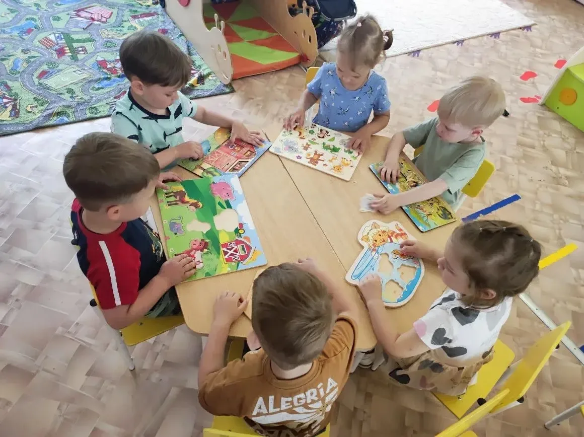 Сегодня ребята группы «Подсолнушки» играли с фигурками животных 🦊Закрепили знания о диких и домашни
