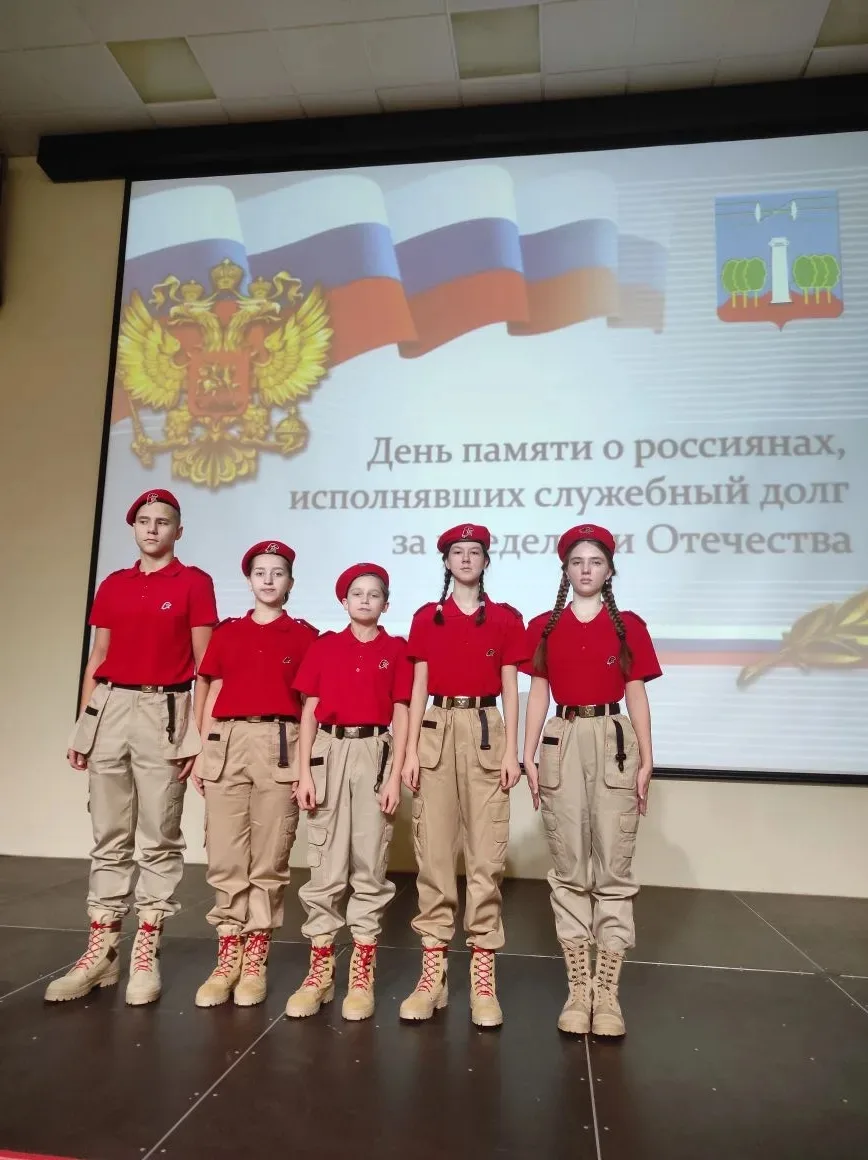 Сегодня Юнармейцы МБОУ гимназии 2 приняли участие в торжественном мероприятии,посвященном Дню памяти