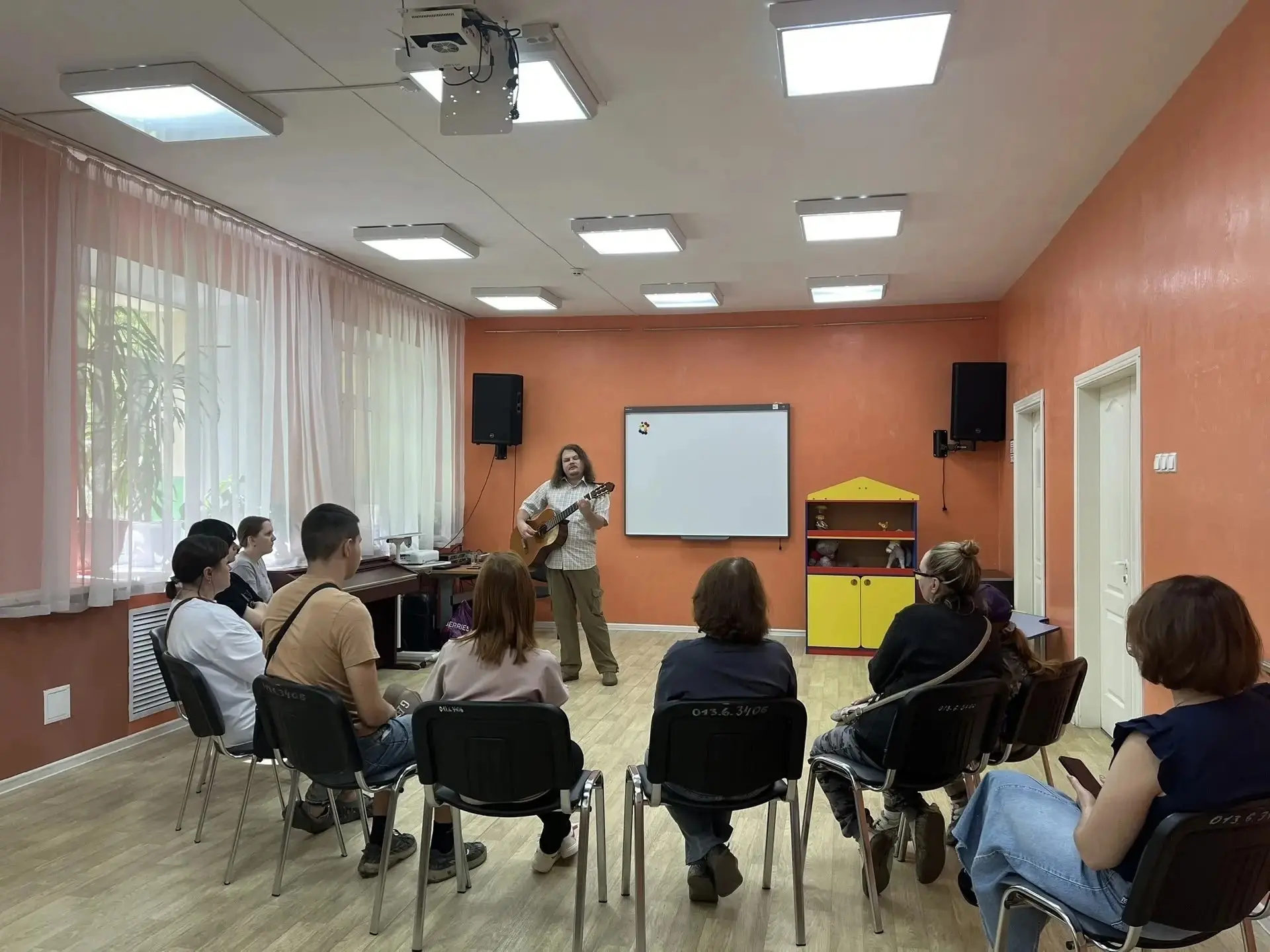 ЧЕМ ЗАНИМАЮТСЯ ПЕДАГОГИ ЛЕТОМ?

Спойлер: не только отдыхают. Школьные каникулы для учителей — это ещ