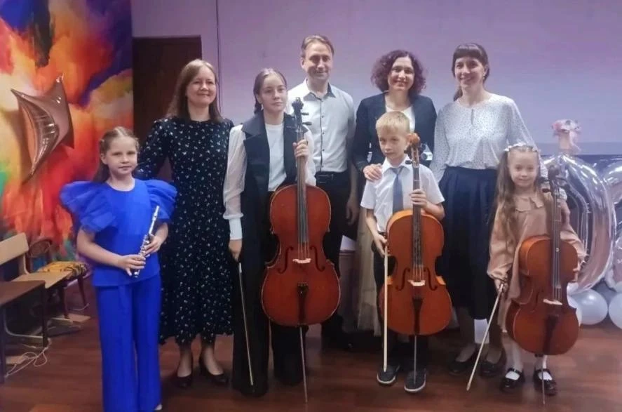 #ЖизньДШИ11

🌞 🎻 2 июня в зале школы прошел концерт талантливых, креативных, творческих семей Шува