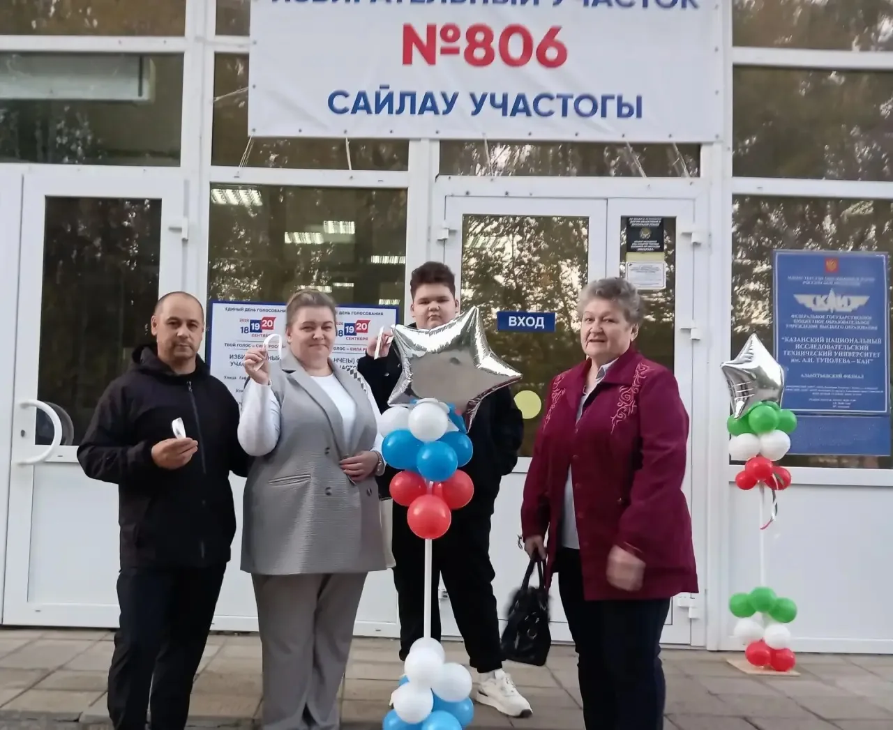 Ещё немного наших коллег — уже под занавес первого дня голосования.