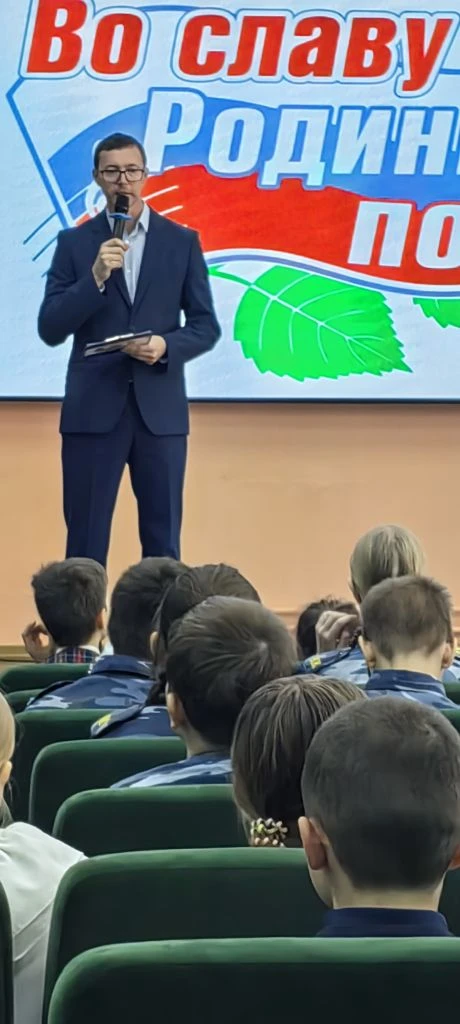 Сегодня в нашей школе завершился ежегодный фестиваль песни «Во славу Родины поём!». Это событие стал