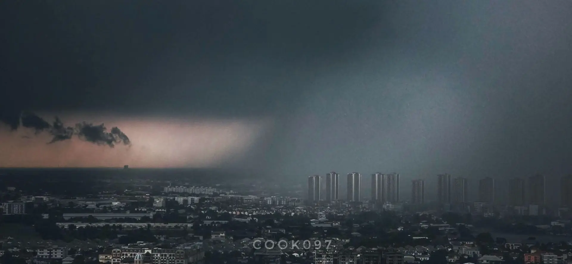 В ожидании мощного ливня к северу от Бангкока, Тайланд ⛈️