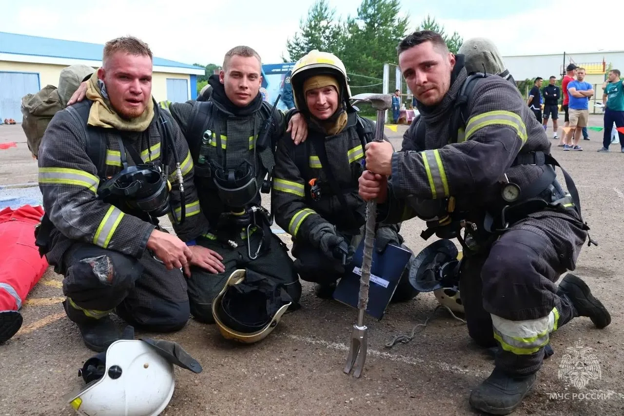 🚒 Кировские пожарные взяли серебро на межрегиональных соревнованиях ГДЗС