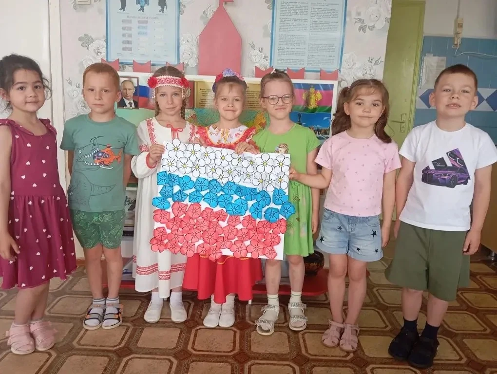 ✨ Воспитанники старшей группы «Яблонька» творчески отметили государственные символы! ✨