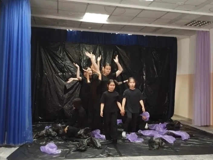 Театр "Вольфрамчики" (МАУ ДО "Закаменская ДШИ")  показали ребятам  постановку Дениса Ба...