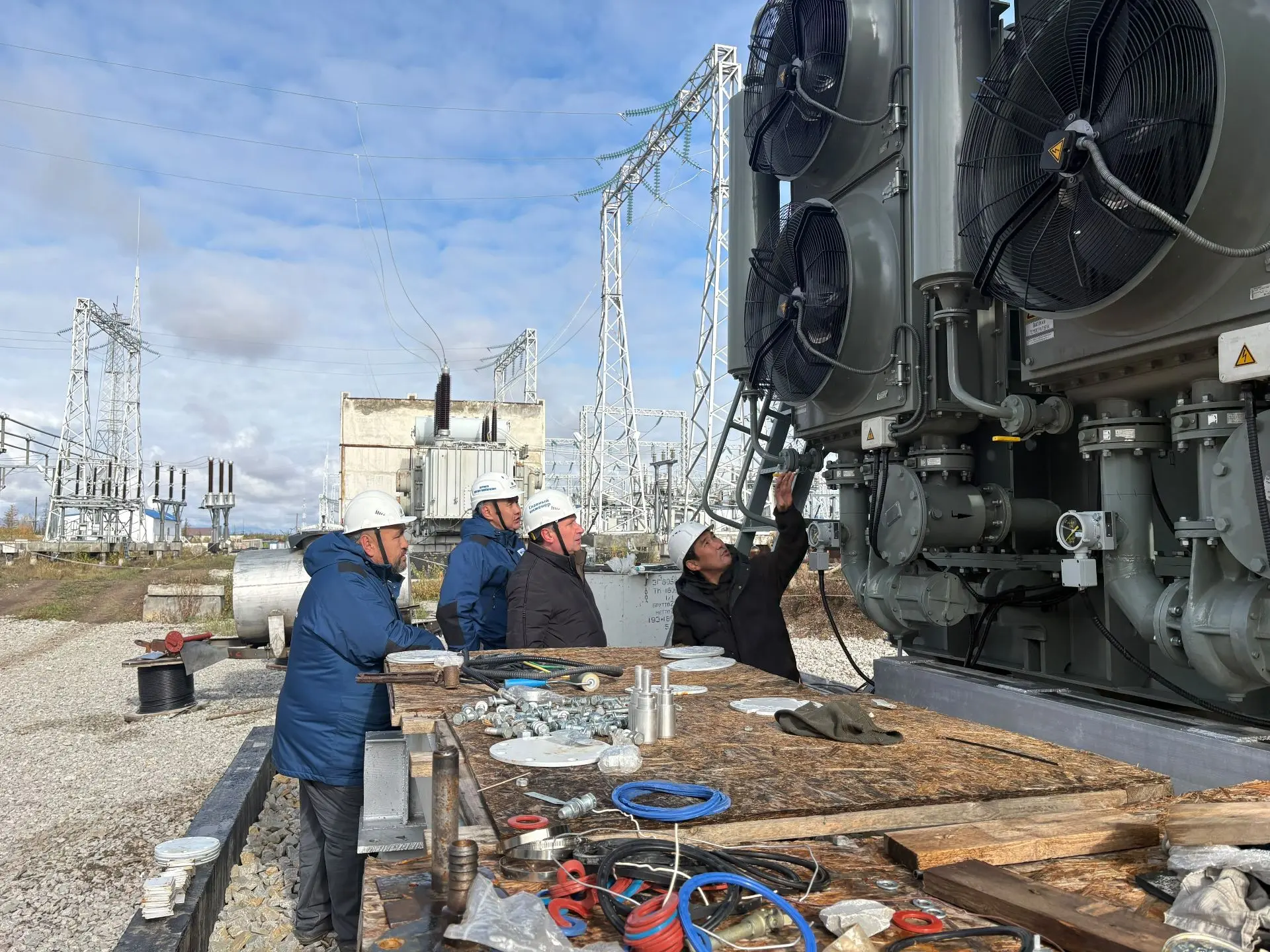 🏭 Главный инженер Якутскэнерго посетил с рабочей поездкой Сунтарский, Нюрбинский и Вер...