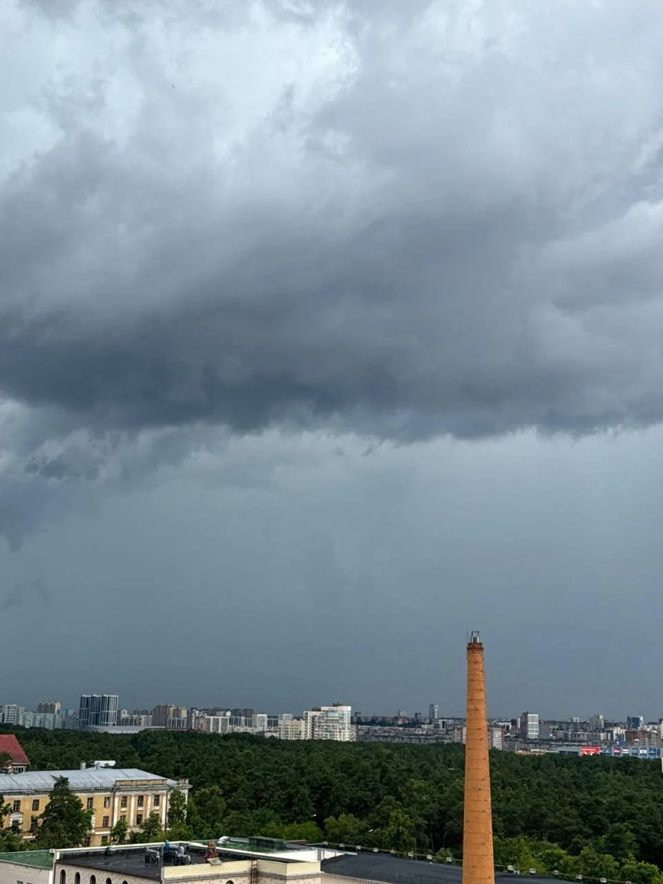 В Челябинской области вновь объявили штормовое предупреждение.