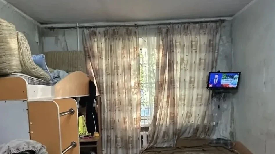 Маленький мальчик отделался ушибами при падении из окна в Костроме Благо, что был первый этаж – сооб