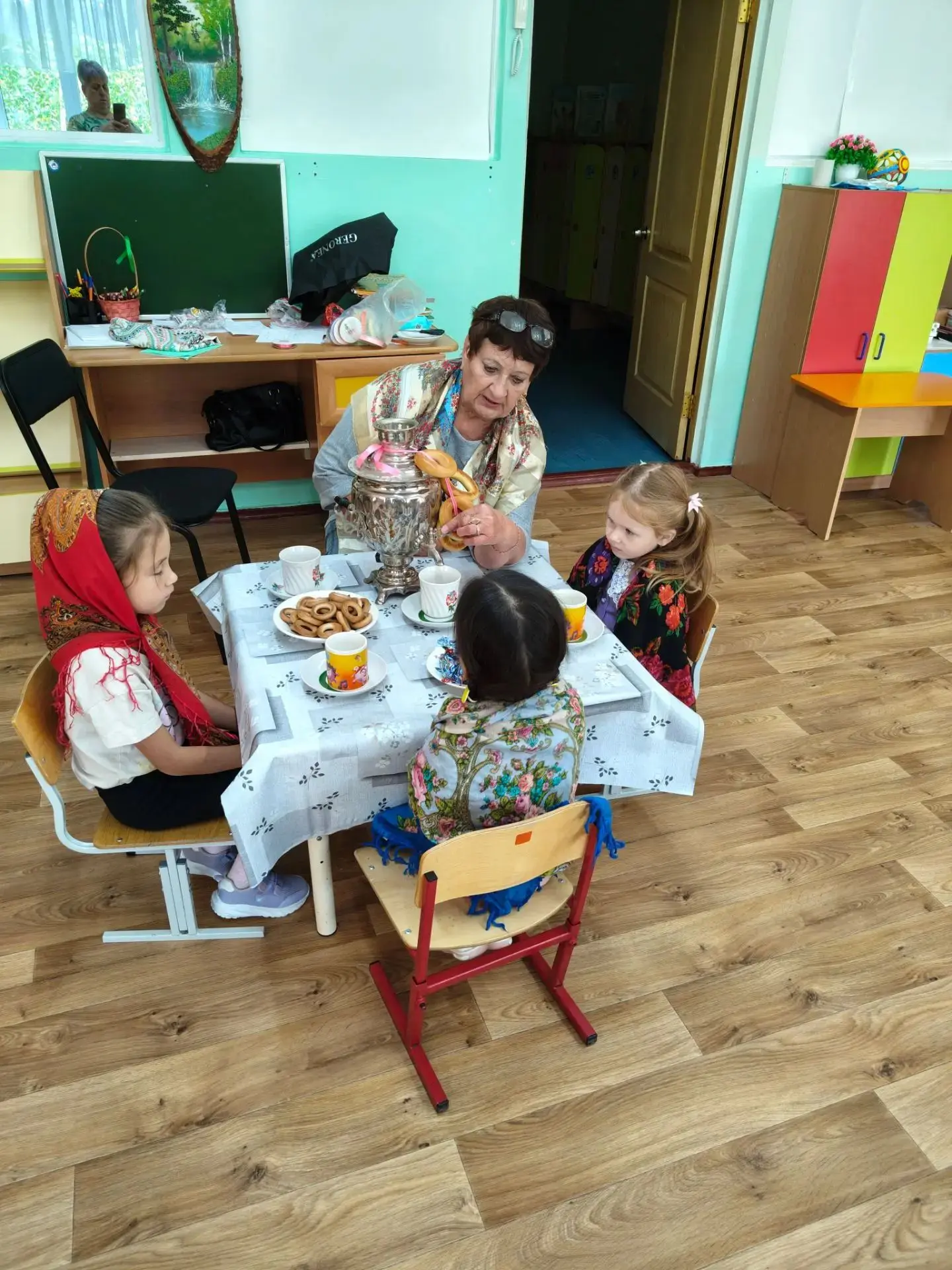 У нас прошёл невероятно тёплый и уютный день в группе "Зайчики" — День самовара. Мы с р...
