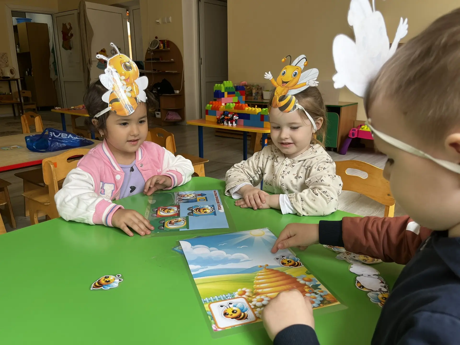 🐝 День пчел — праздник маленьких тружеников! 🐝

20 мая отмечается День пчел — праздник, посвящённы