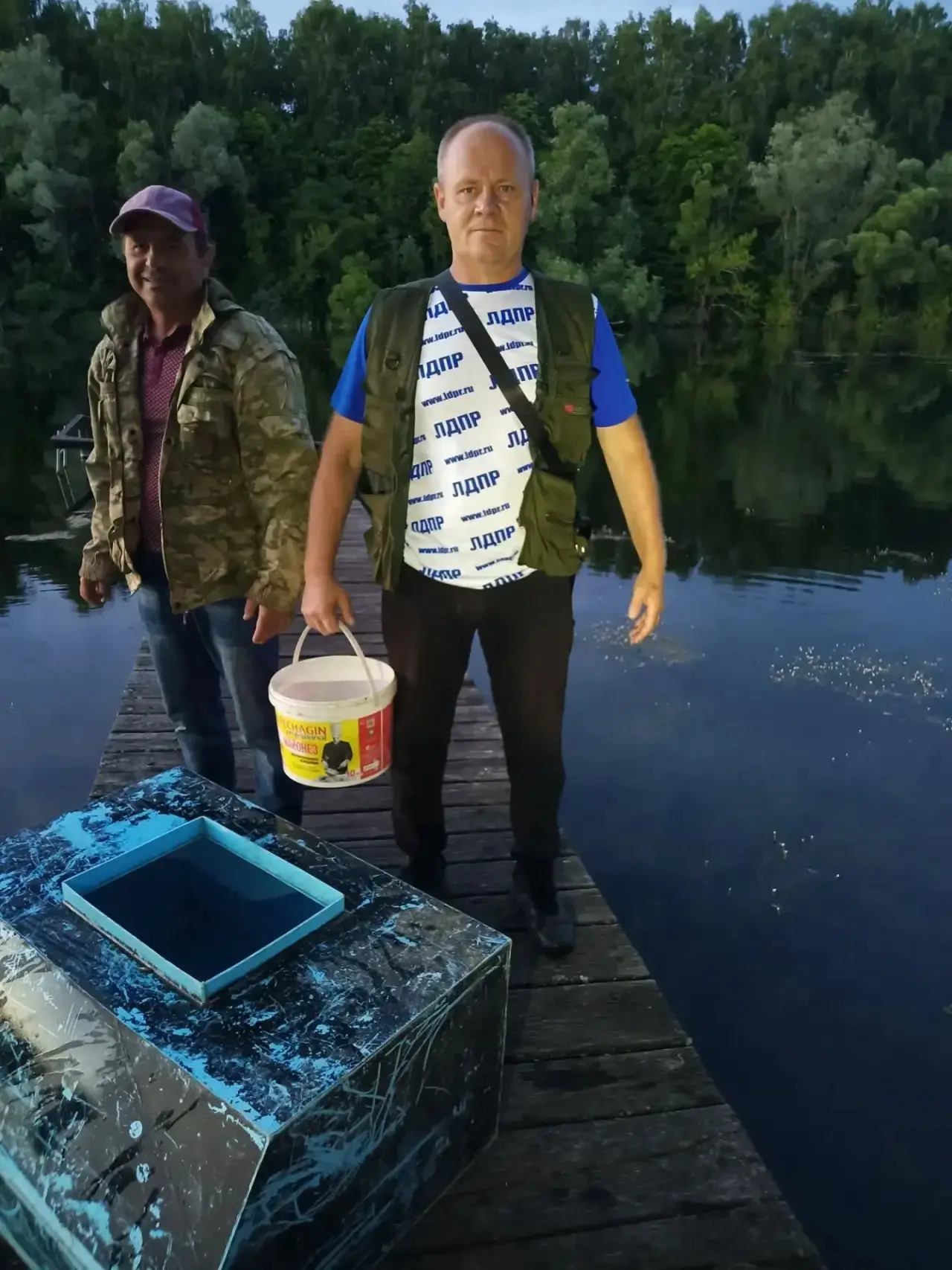 🐠 Ветеран ЛДПР Александр Андреев внес свой вклад в приумножение водных богатств региона, выпустив м