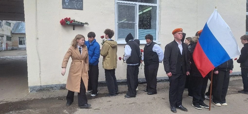 Угасшая юность… Повергнут мальчишка навеки во тьму, Ах, что же вы, ангелы, Так что ж вы ,хранители, 