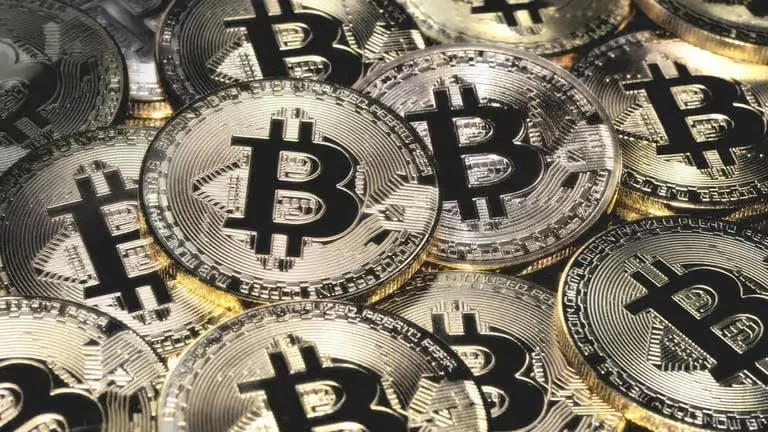 ИИ подобрал забытый 11 лет назад пароль к биткоин-кошельку с 400 тысячами долларов.  Спойлер. Утерян