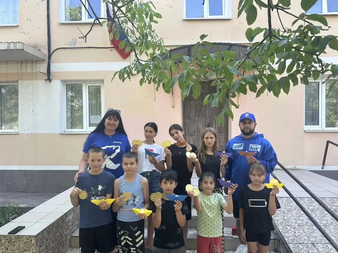 ⛵️ В Вольновском Доме культуры прошёл мастер-класс «Паруса своими руками». Его сделали ...