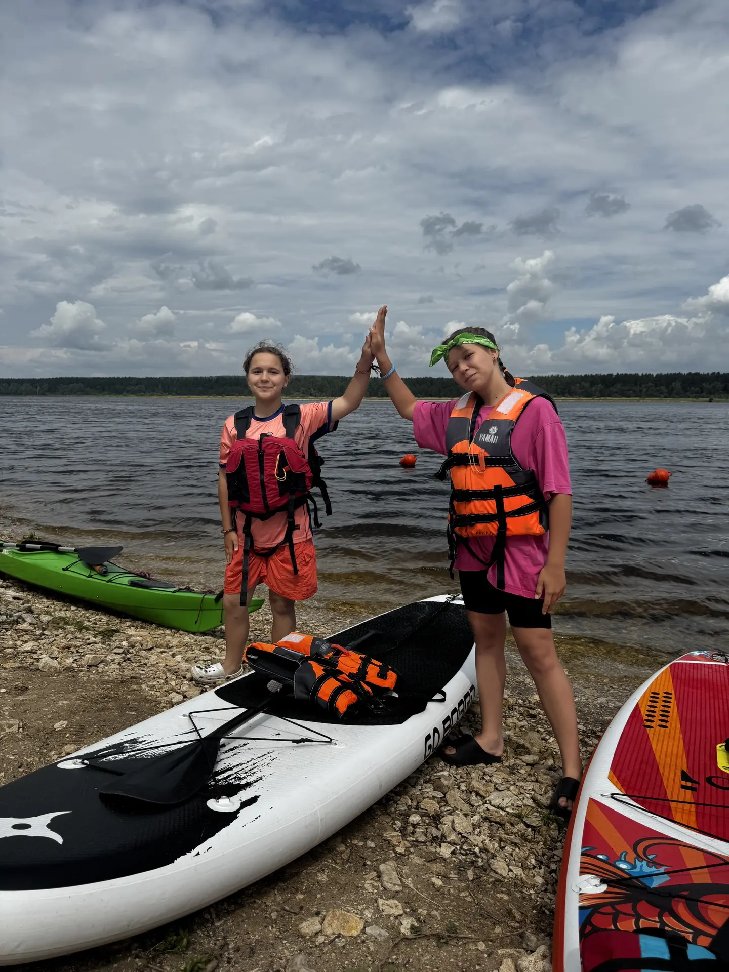 Вода, весло и новые горизонты! 🌊🛶

Обучение туристическим навыкам — это отдельная история сегодняш