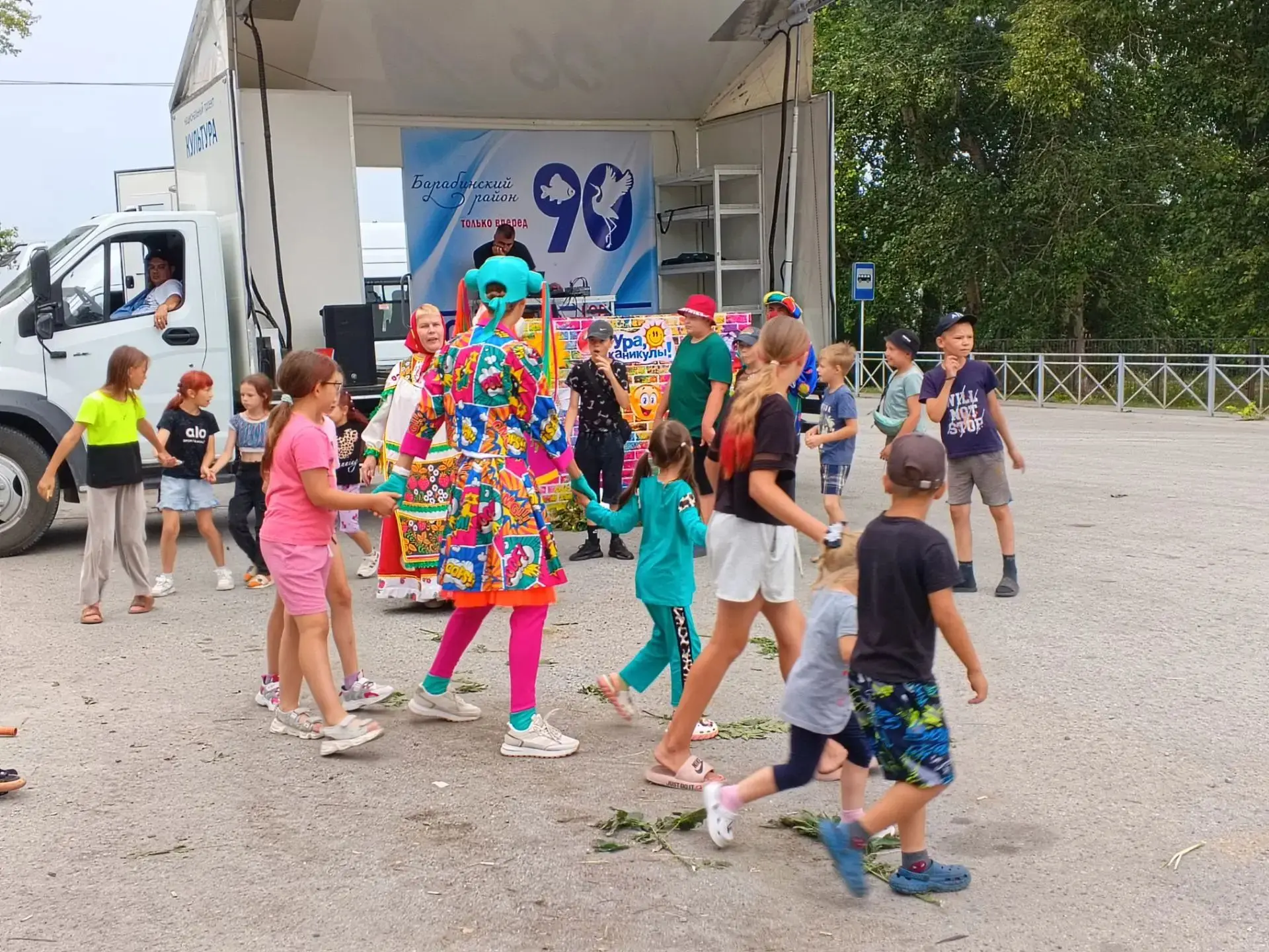 22 июля 📅 в селе Новоспасск ️, на площади перед Домом культуры 🏛️, было очень весело! Звучала зажи