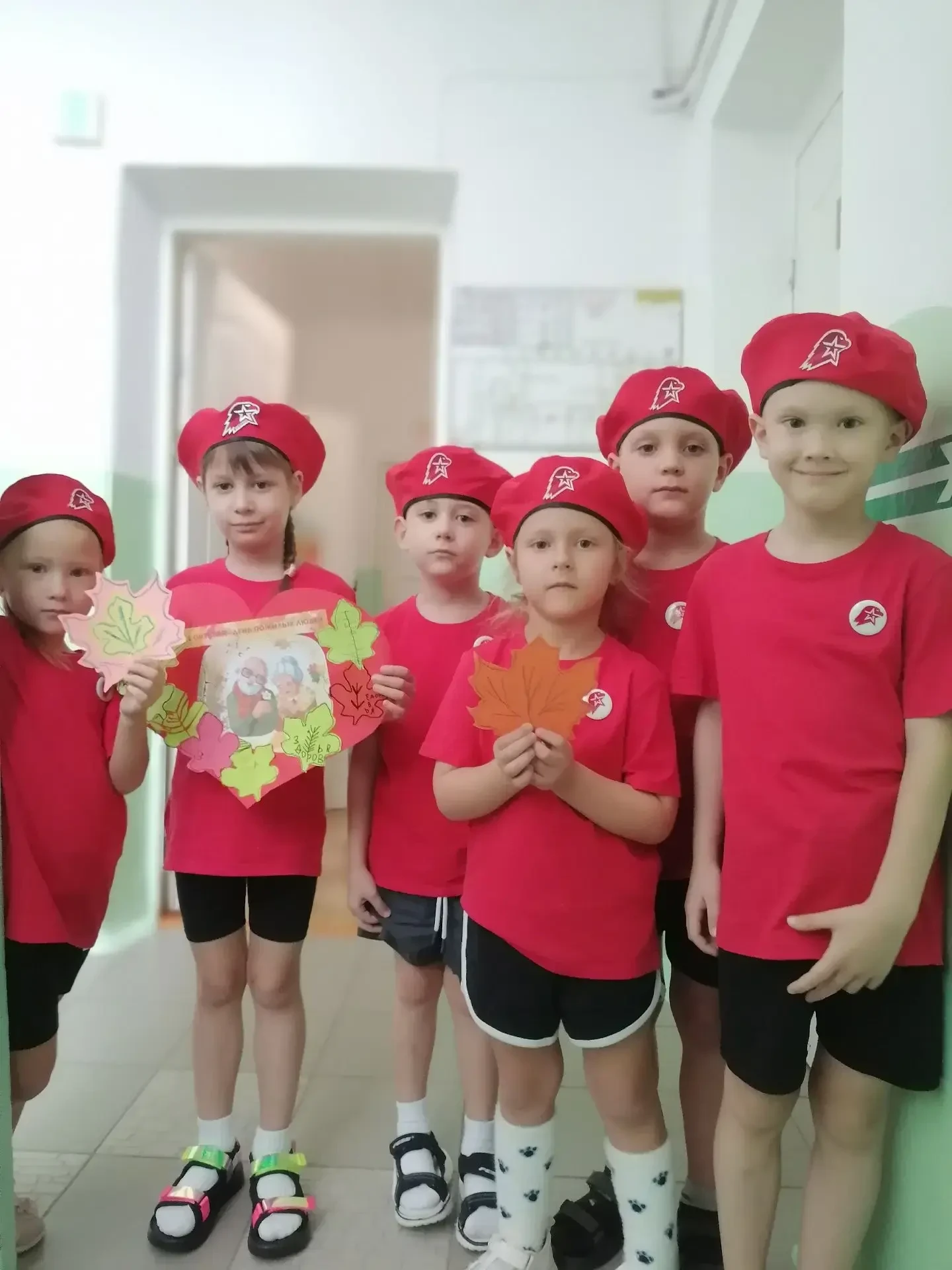 🎉 Как порадовать тех, кто прожил долгую жизнь? Наши ребята знают ответ!