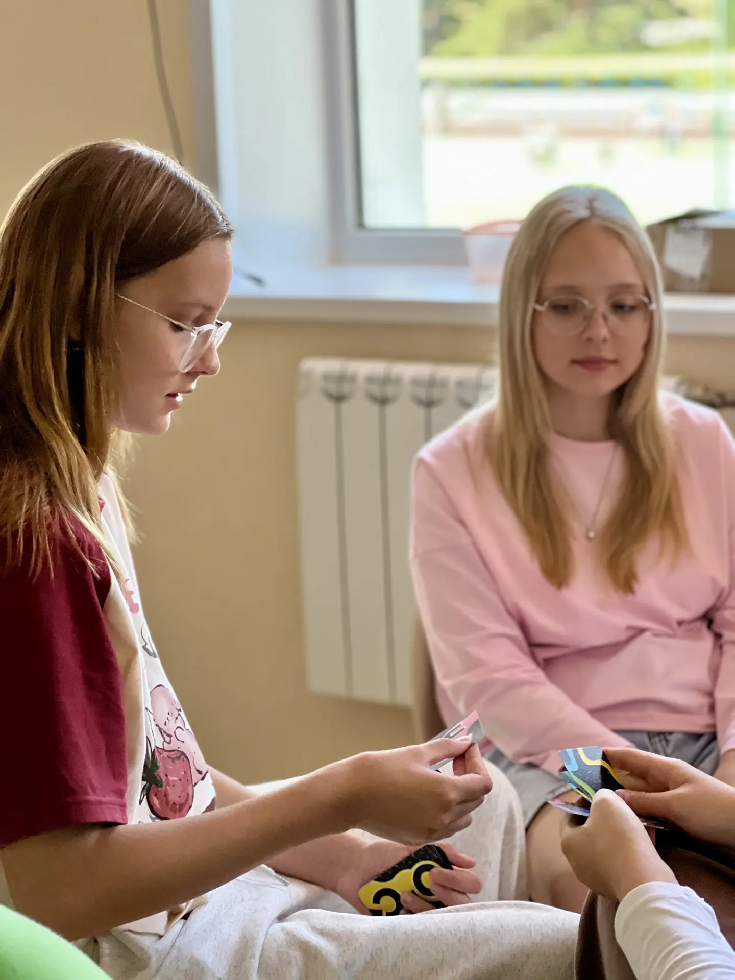 🎲 Заглянули на творческую мастерскую «Настольная игротека»! Ребята тянули карточки и с...