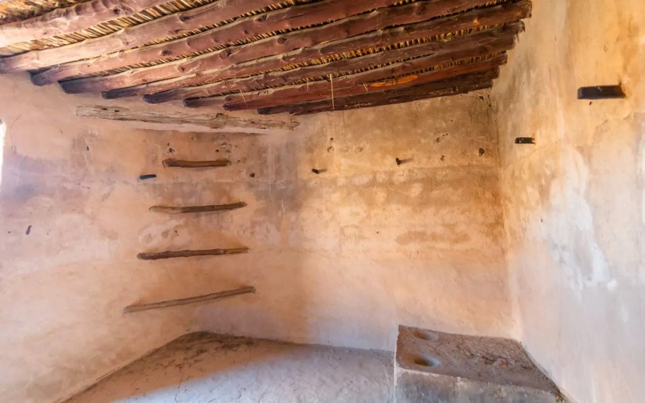 Вот уже 250 лет замок Al Hayl неустанно охраняет склоны Хаджарских гор.  Это «Архпросвет Иванович», 