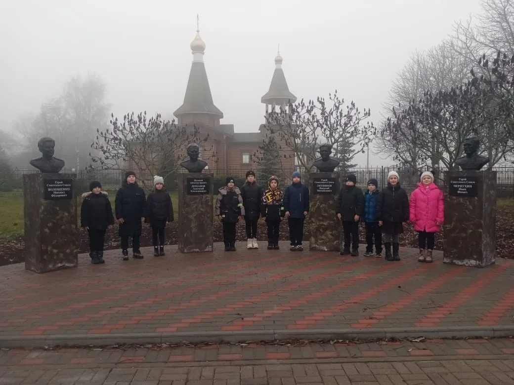 3 декабря, #деньнеизвестногосолдата,  ребята нашей школы почтили память героев, посетив памятник вои