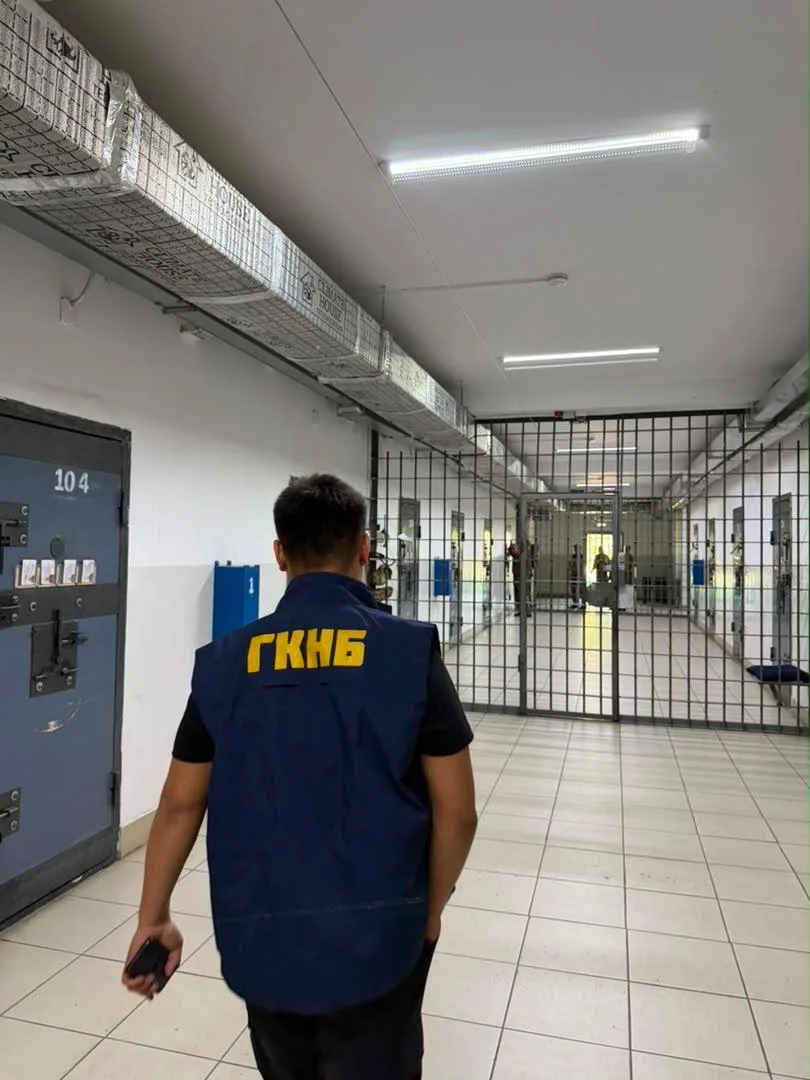 В Чуйской области начальника тюрьмы для пожизненно лишенных свободы подозревают в вымог...