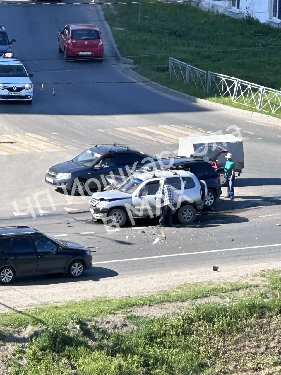‼🤯Жёсткое ДТП , пострадавшего человека увозят на каталке в скорую . 
Гагарина/ Чехова в Медведево

