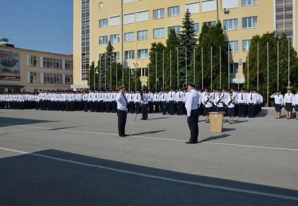 В академии прошло торжественное построение, приуроченное ко Дню России
