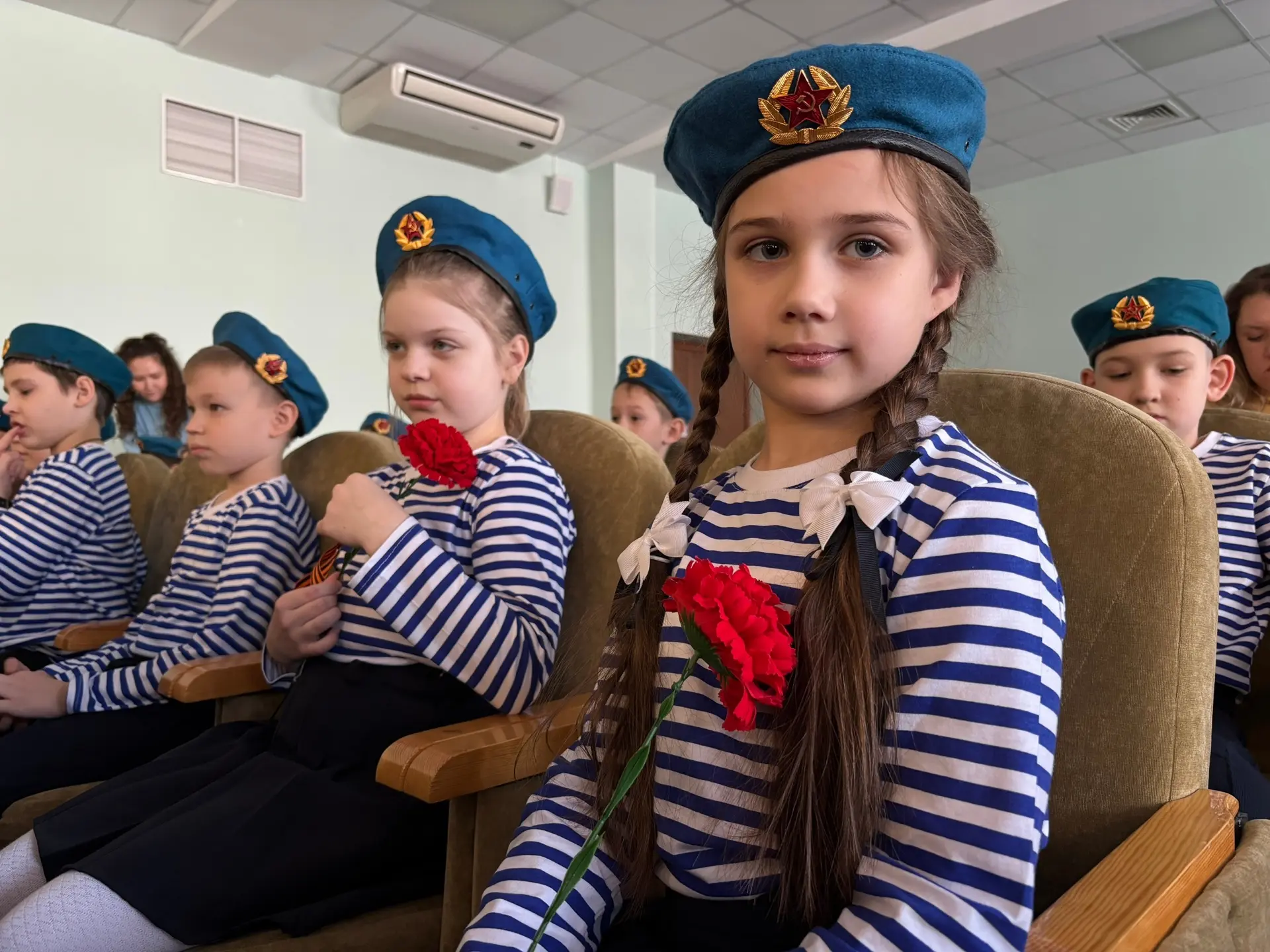 ⭐️Сегодня в начальной школе «Рост»состоялся трогательный и волнующий конкурс военно‑патриотической п