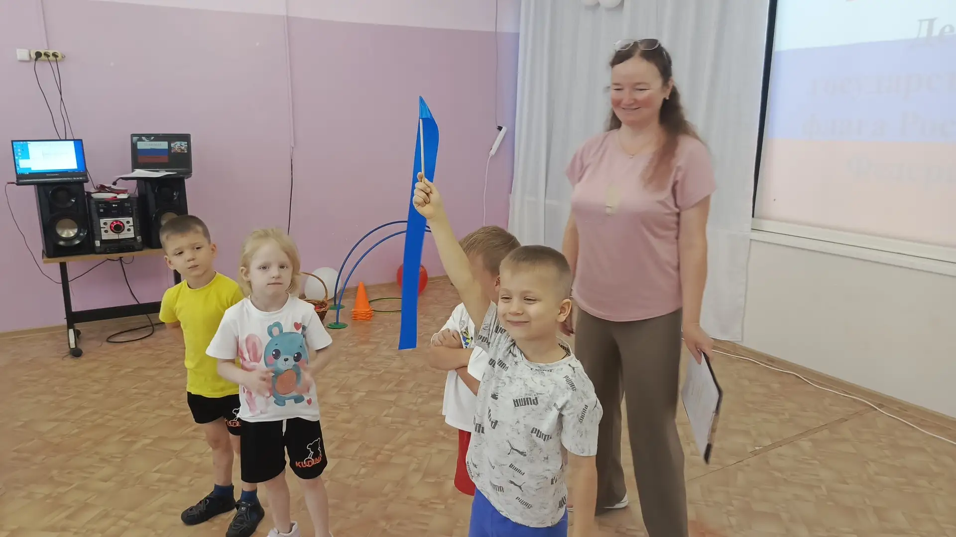 Белый – облако большое,