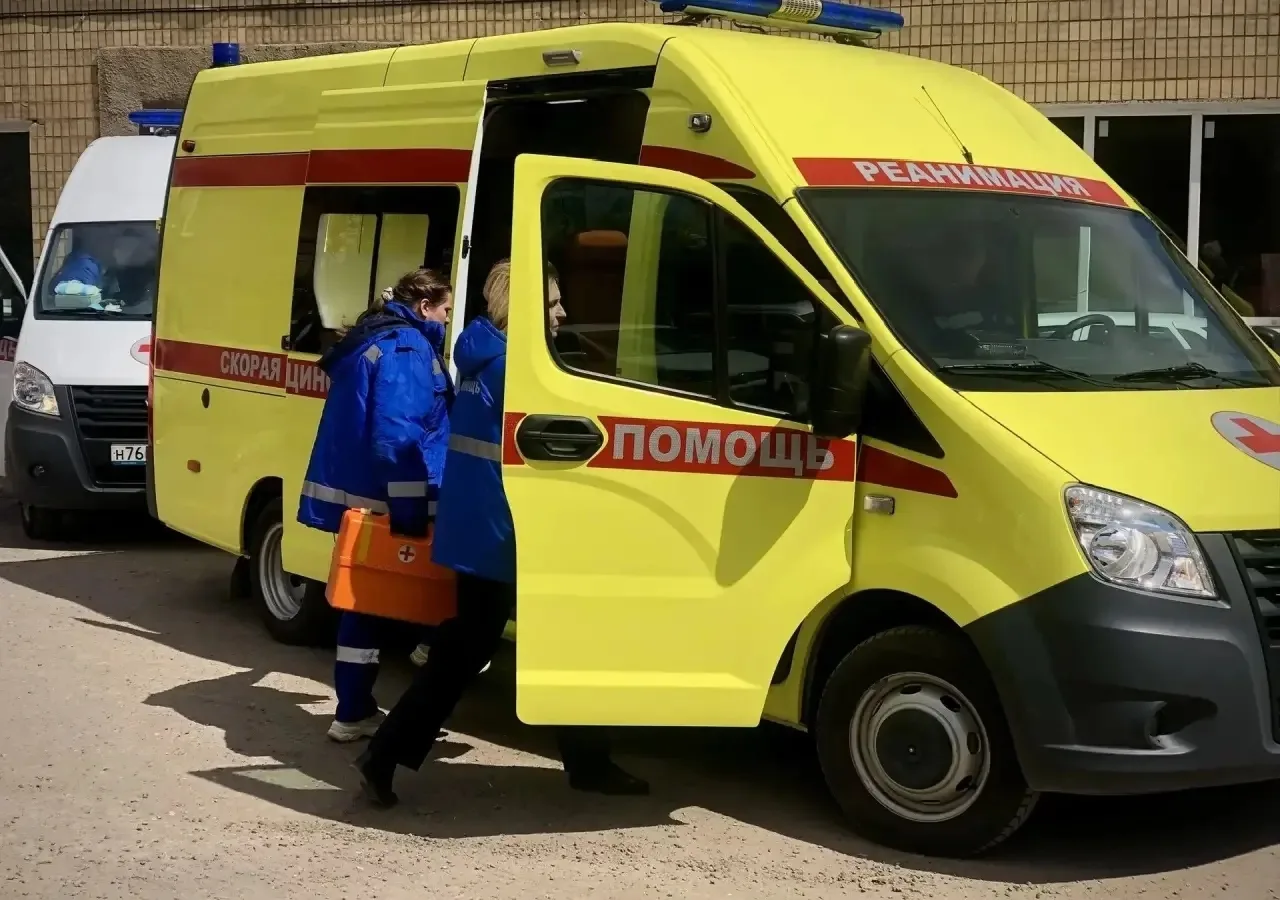 С Днём работника скорой медицинской помощи! 🚑  «Скорая» Нижнего — это 1300 сотрудников, 92 бригады е
