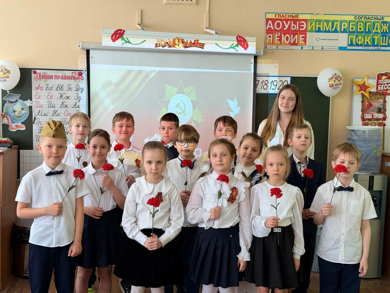 Наставник Ирина Солодкова провела классный час во 2Б классе "Победа в наших сердцах".
