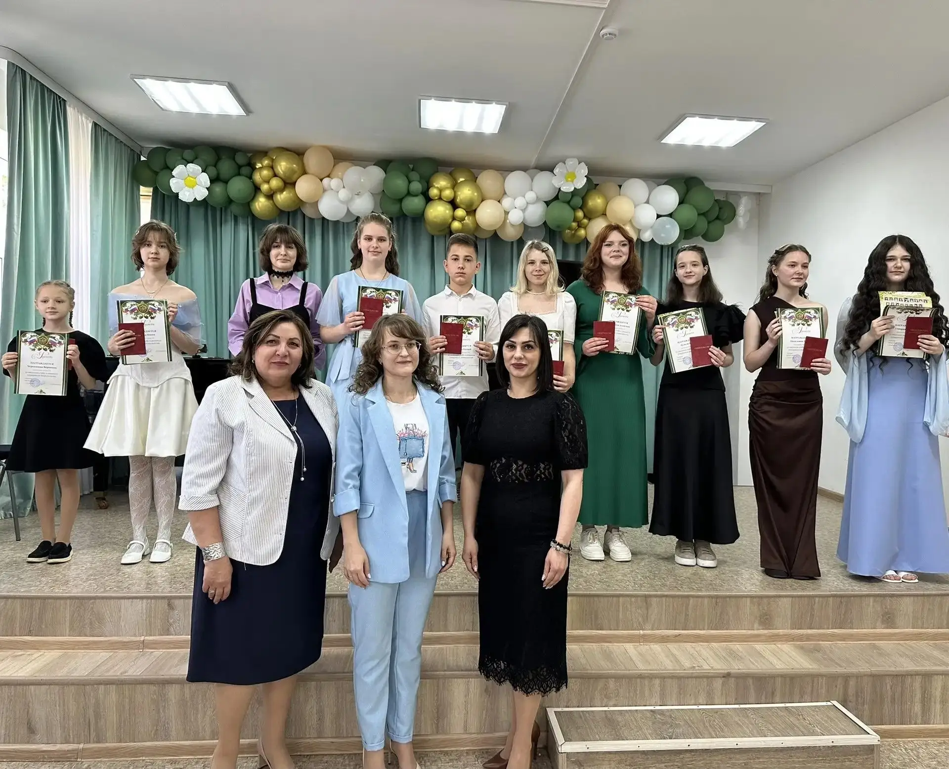 Сегодня мы чествовали выпускников Детской школы искусств г. Апшеронска. Мне посчастливи...
