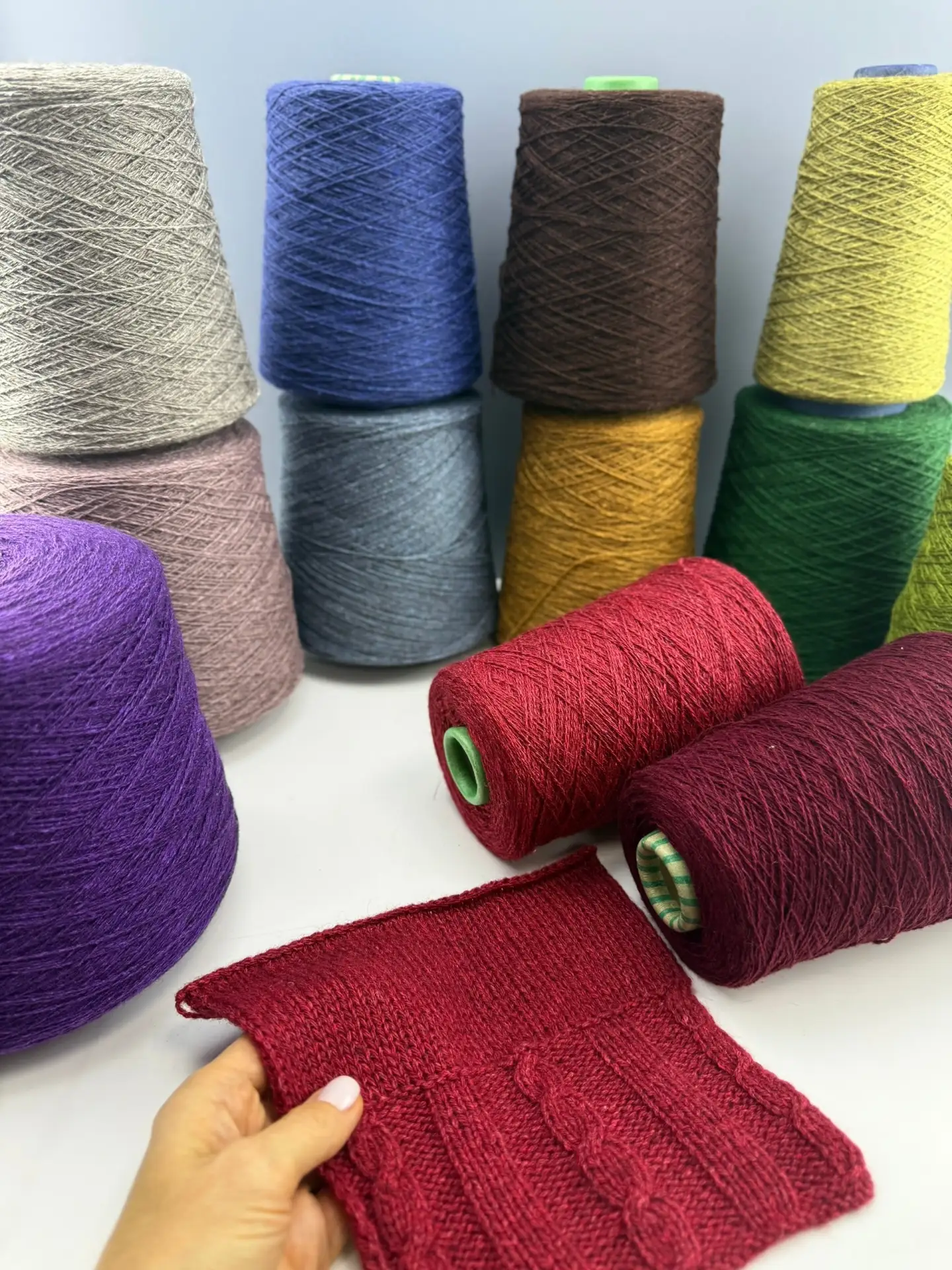 Filcom
LHasa 
40% кашемир
40% як
20% шёлк 
2/11 550/100
Цена 1 390 ₽

Пряжа мечты: нежнее облака и т