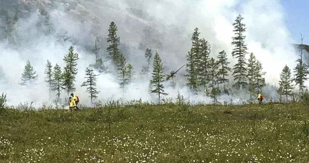 👨‍🚒 В округе ведут борьбу с тремя крупными пожарами, сообщает ИА "Чукотка"