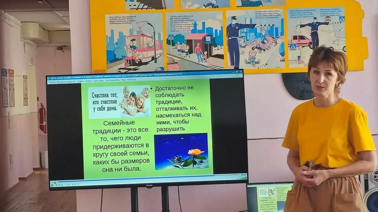 В пришкольном лагере прошла беседа" Семейные ценности ", посвященная Дню семьи, любви и верности. 
�