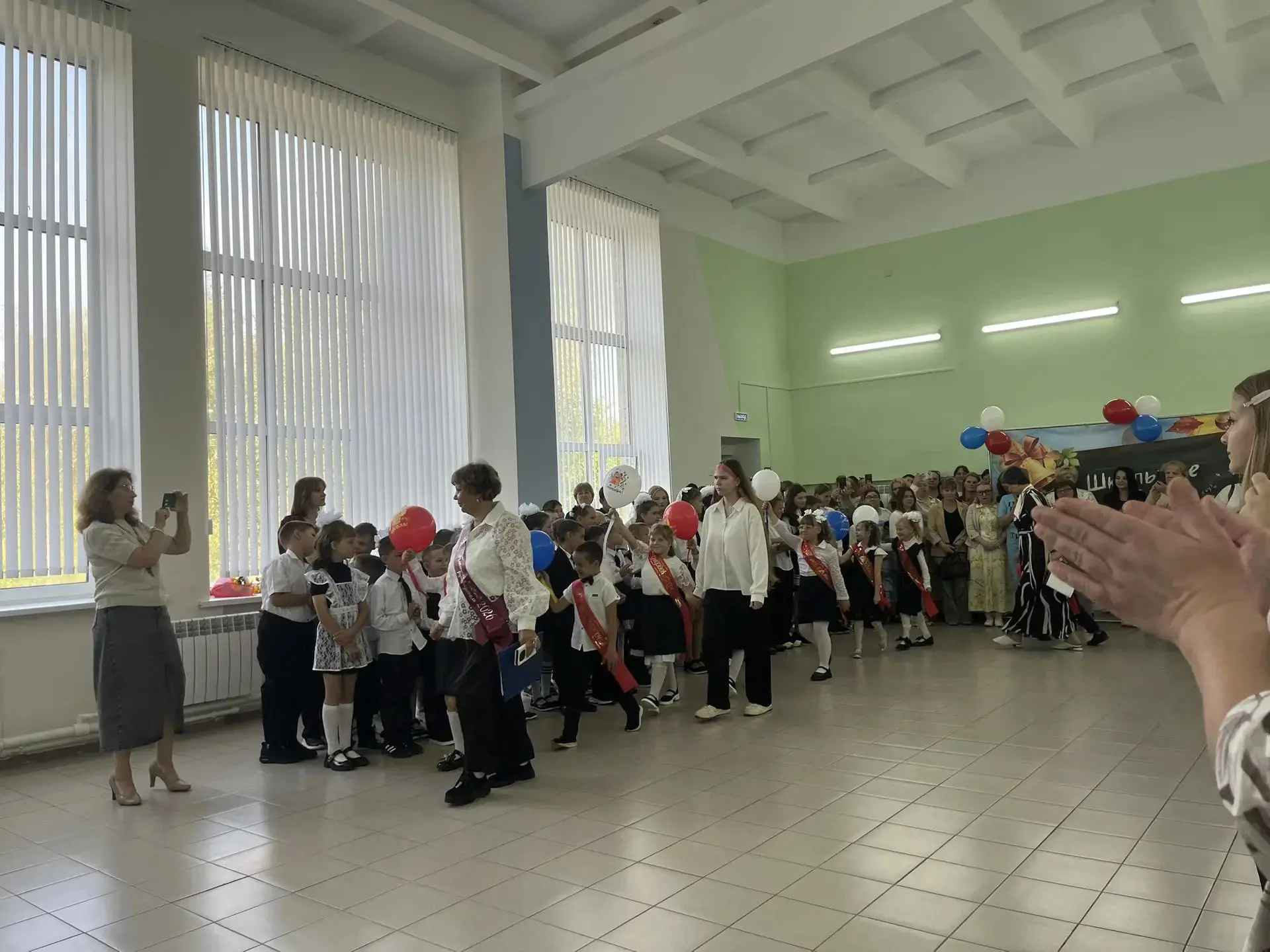 🎉 **День знаний в ГБОУ СОШ с. Старая Рачейка: торжественная линейка 1 сентября!** 🎉