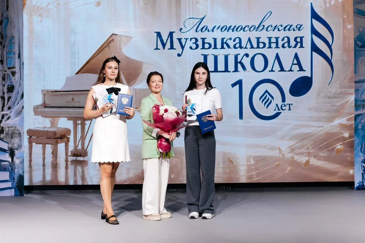 В Ломоносовской музыкальной школе состоялись торжественные вручения свидетельств об око...
