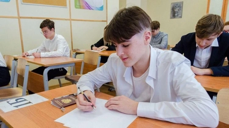 🏙️ Вице-губернатор Людмила Болатаева рассказала, как будут готовить одиннадцатиклассни...
