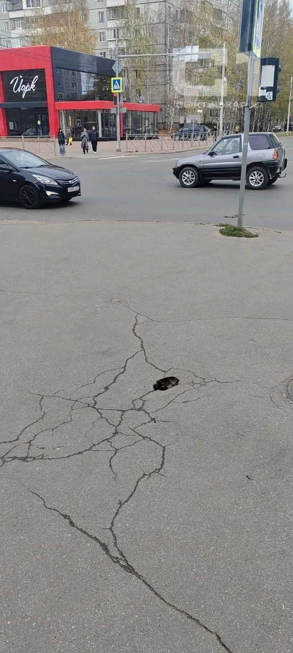 «На перекрёстке Лыткина и Петрозаводская скоро будет яма, каждый день увеличивается по ...